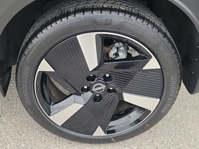 Certified 2026 Nissan Kicks SR FWD image 9