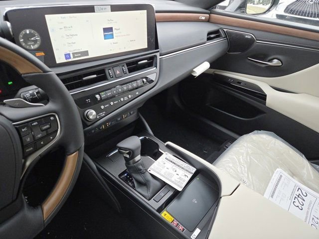 New 2025 Lexus ES 350 Ultra Luxury image 33