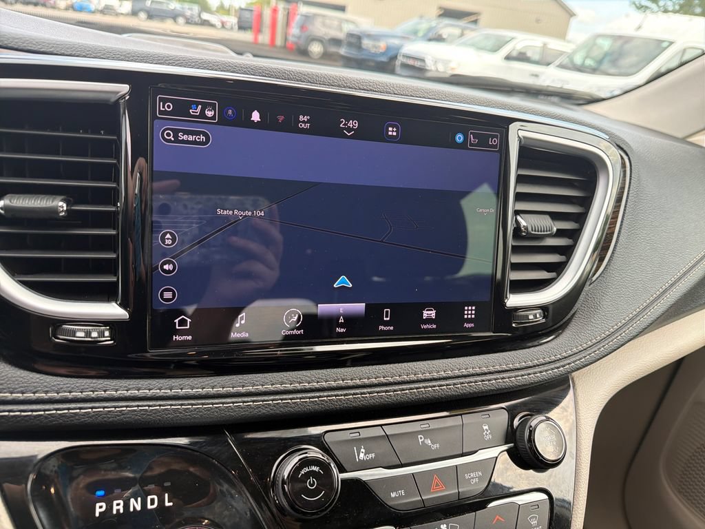 Used 2023 Chrysler Pacifica Limited FWD image 19