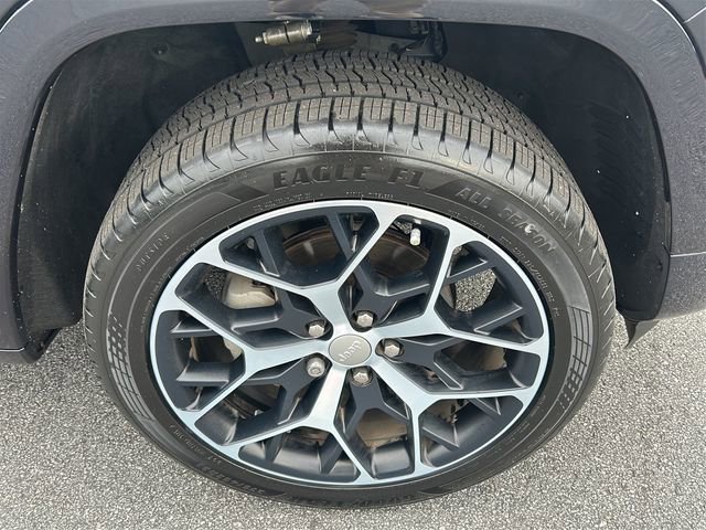 Used 2023 Jeep Grand Cherokee Summit AWD/4WD image 11