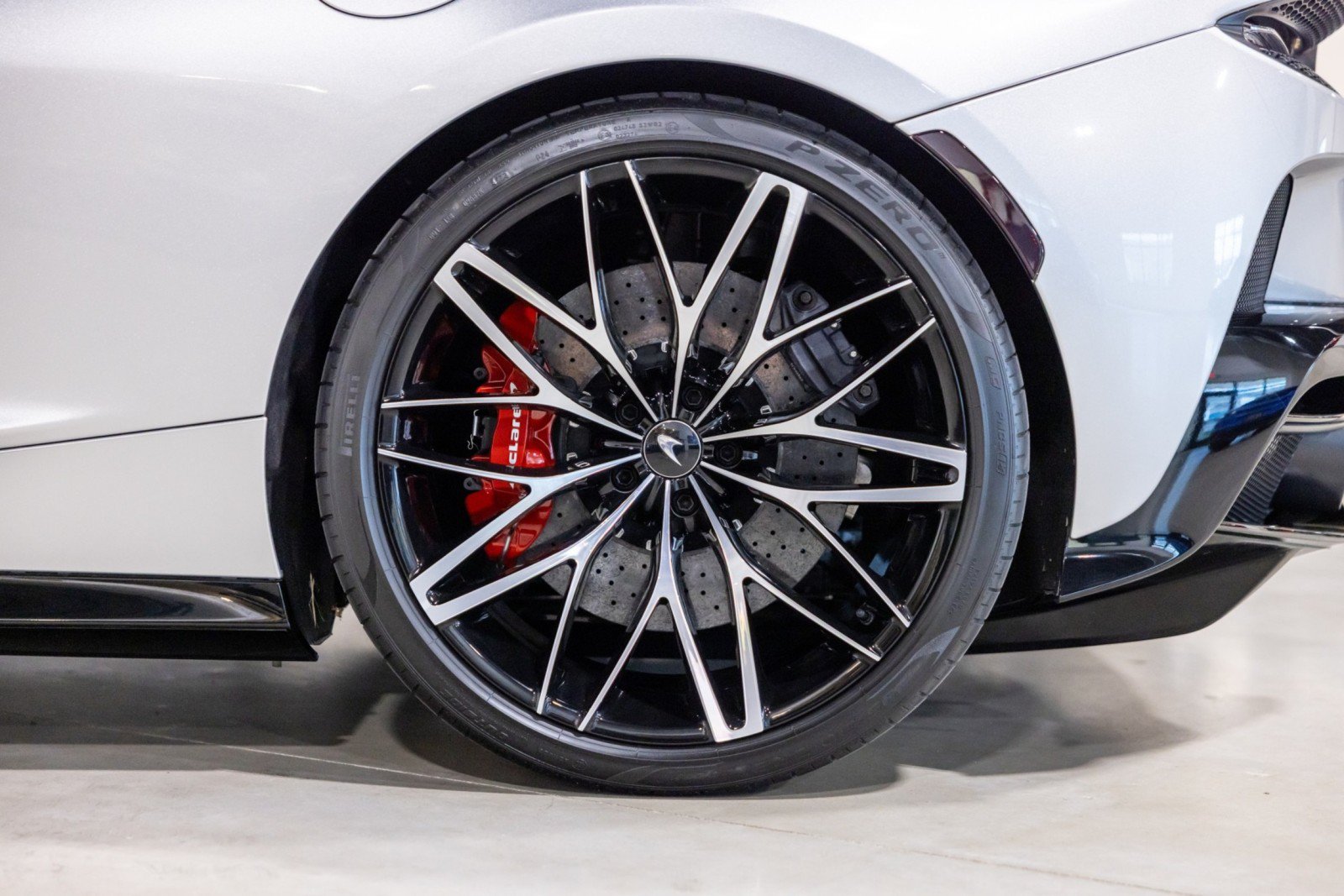 Used 2022 McLaren GT RWD image 16