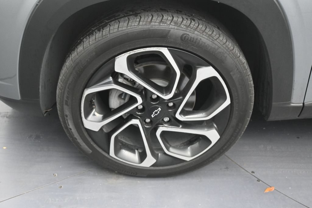 Used 2025 Chevrolet Trax RS w/ Sunroof Package FWD image 9