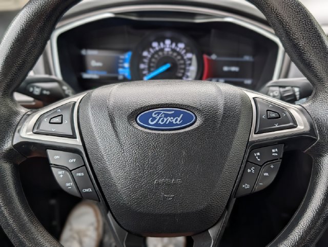 Used 2020 Ford Fusion SE FWD image 22