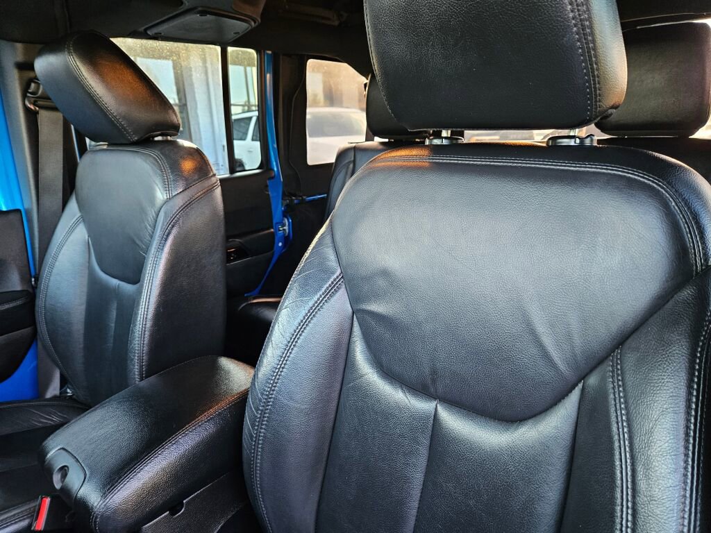 Used 2015 Jeep Wrangler Unlimited Sahara image 14