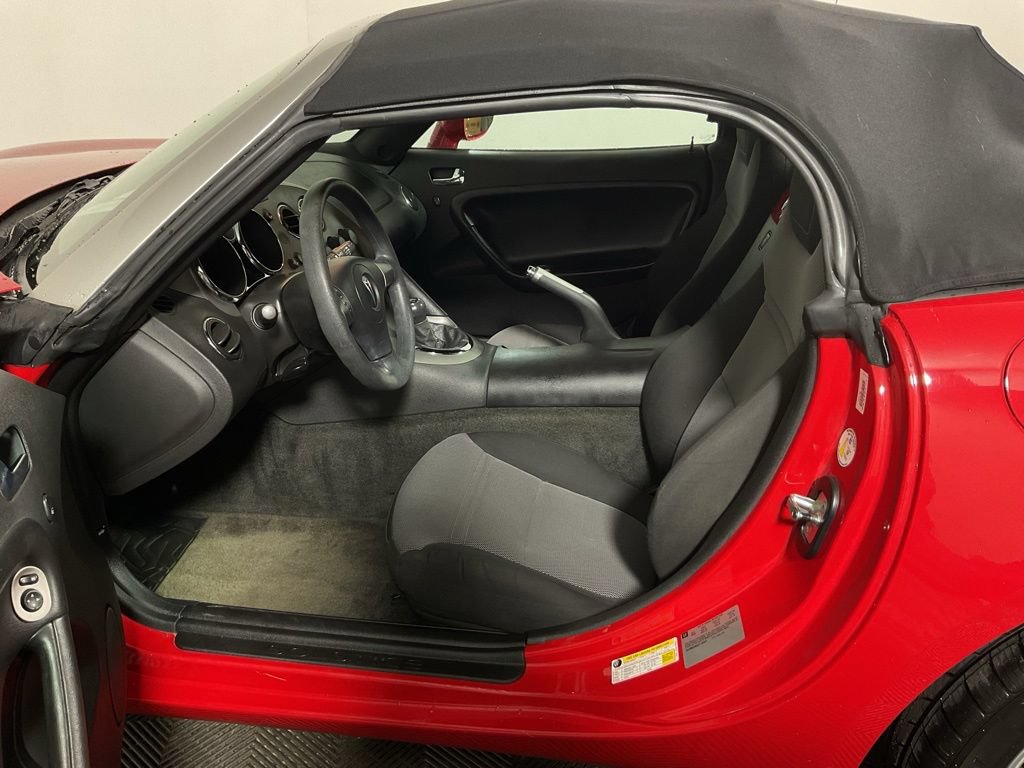 Used 2009 Pontiac Solstice Convertible w/ Preferred Package RWD image 16
