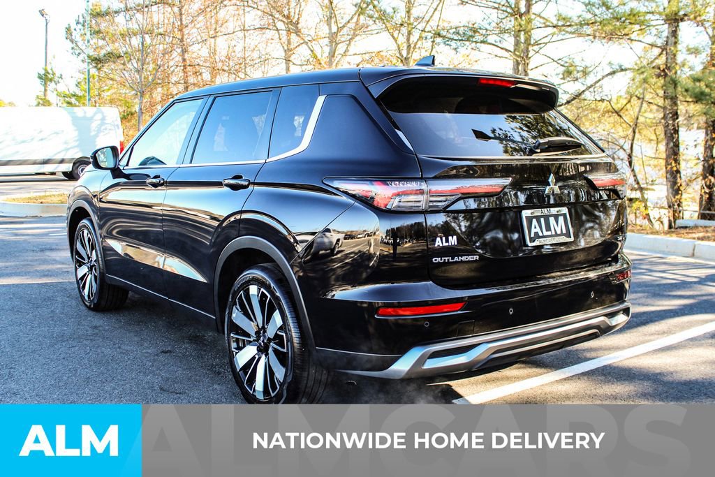 Used 2025 Mitsubishi Outlander SE image 5