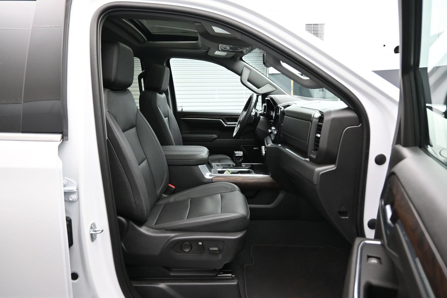 Used 2023 GMC Sierra 1500 SLT w/ SLT Premium Package AWD/4WD image 13