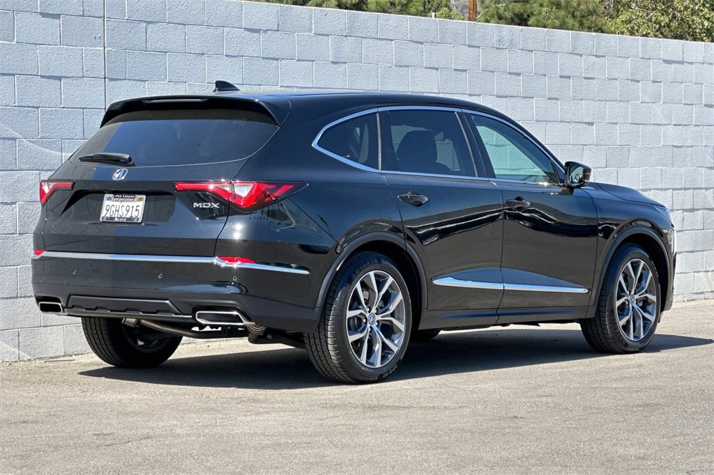 Certified 2023 Acura MDX FWD w/ Technology Package image 8