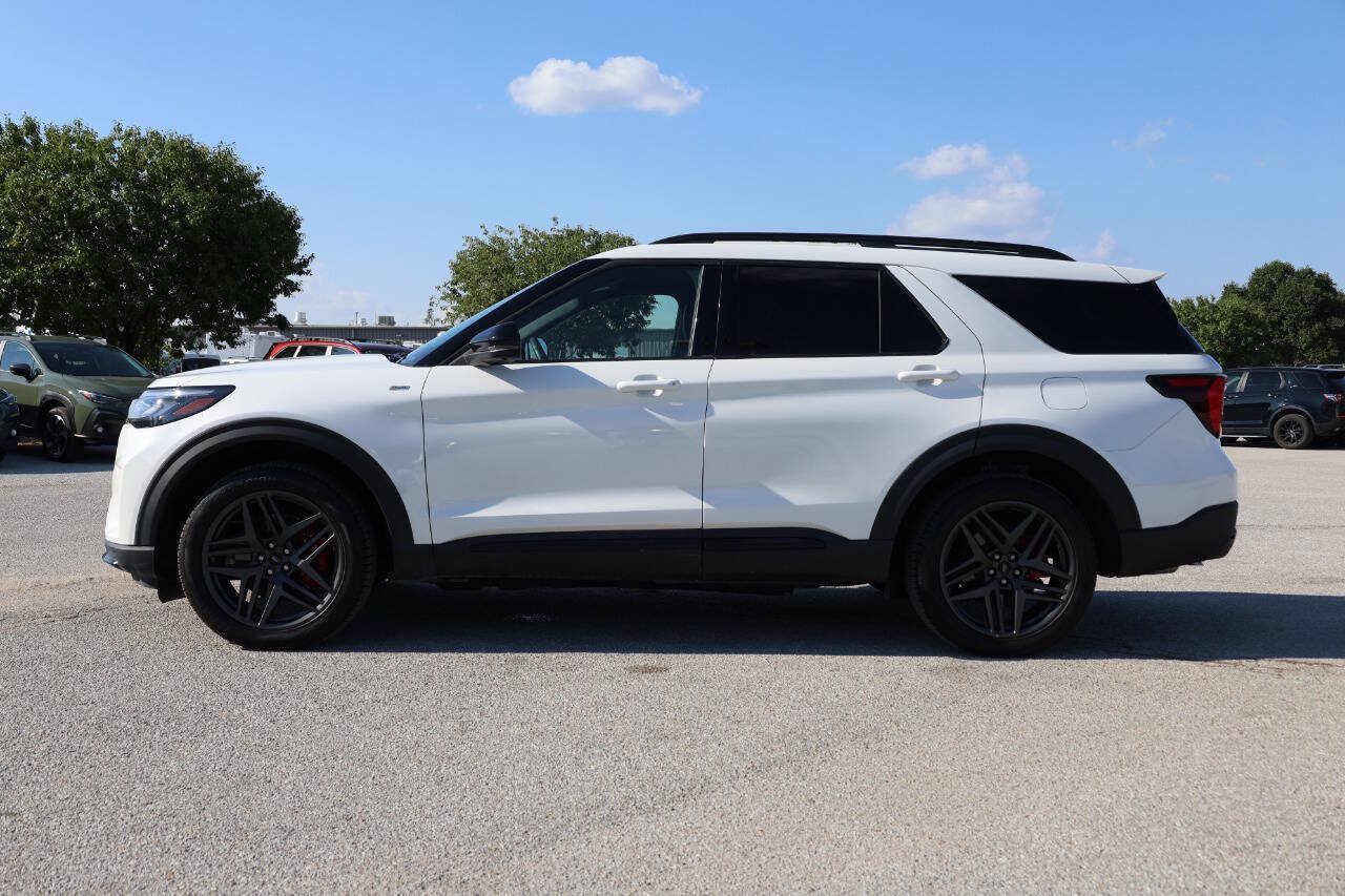 Used 2025 Ford Explorer ST-Line w/ Premium Package AWD/4WD image 8