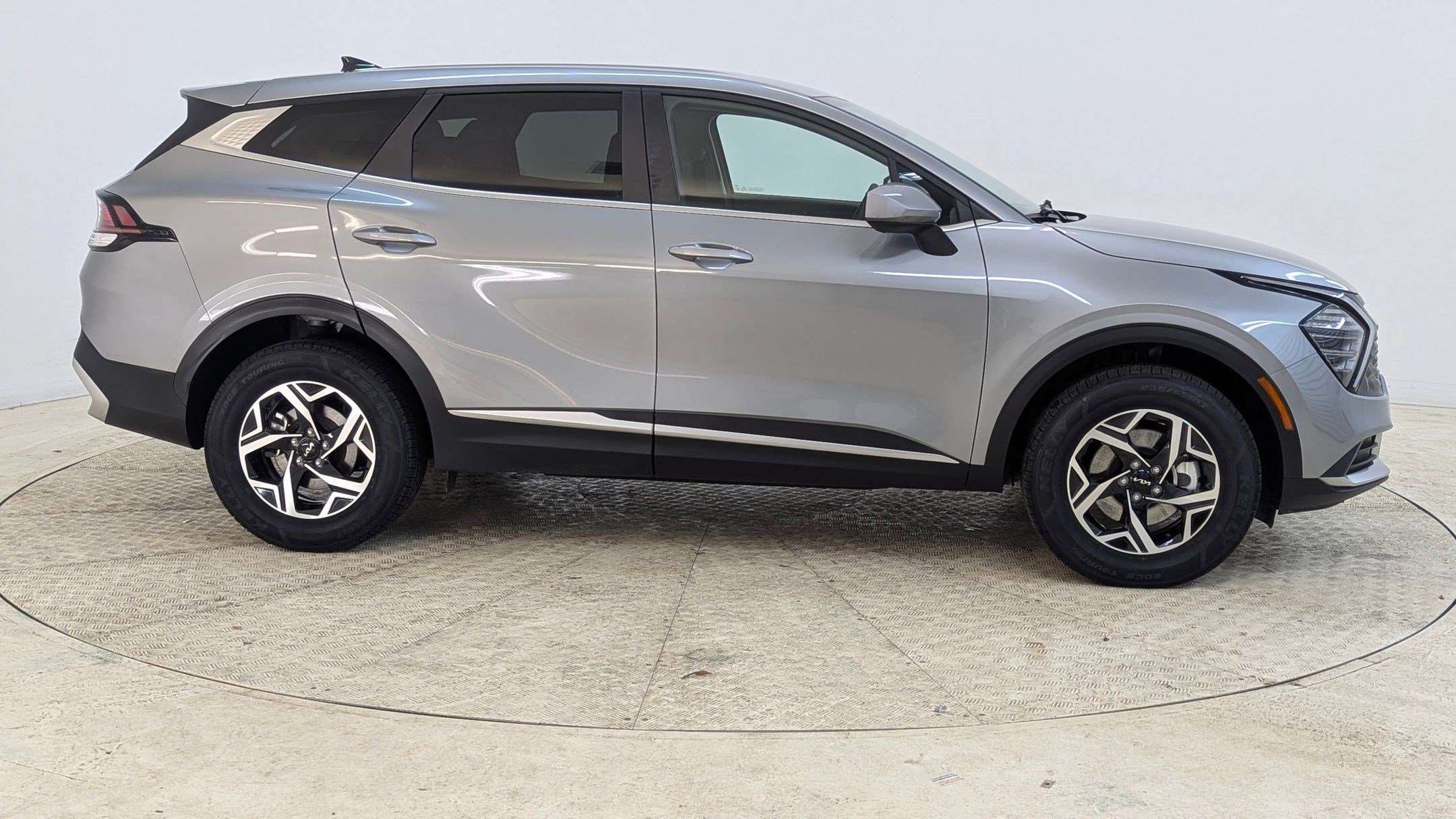 Used 2024 Kia Sportage LX image 8