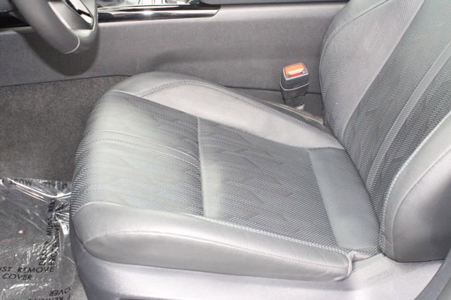Used 2025 Toyota Camry XSE FWD image 30