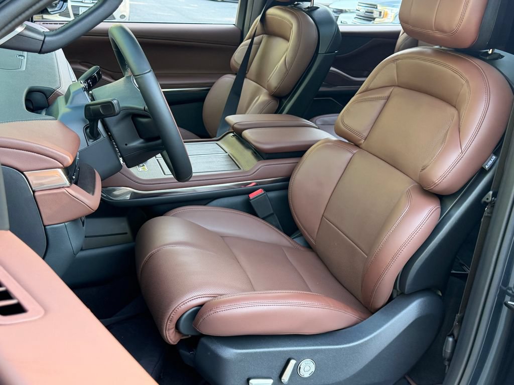 New 2026 Lincoln Navigator Reserve AWD/4WD image 26