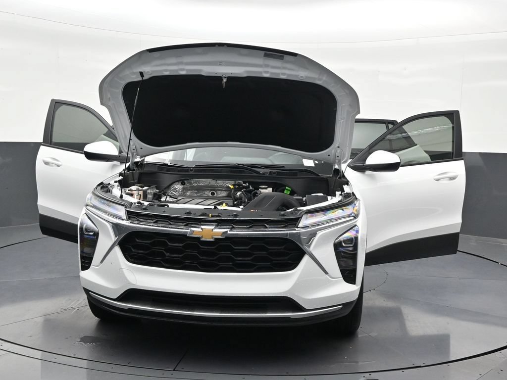 Used 2025 Chevrolet Trax LT FWD image 36