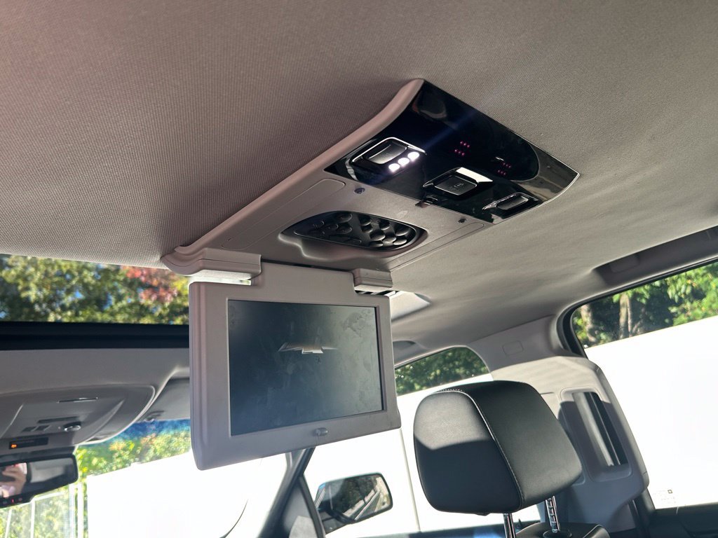 Used 2017 Chevrolet Suburban Premier AWD/4WD image 26