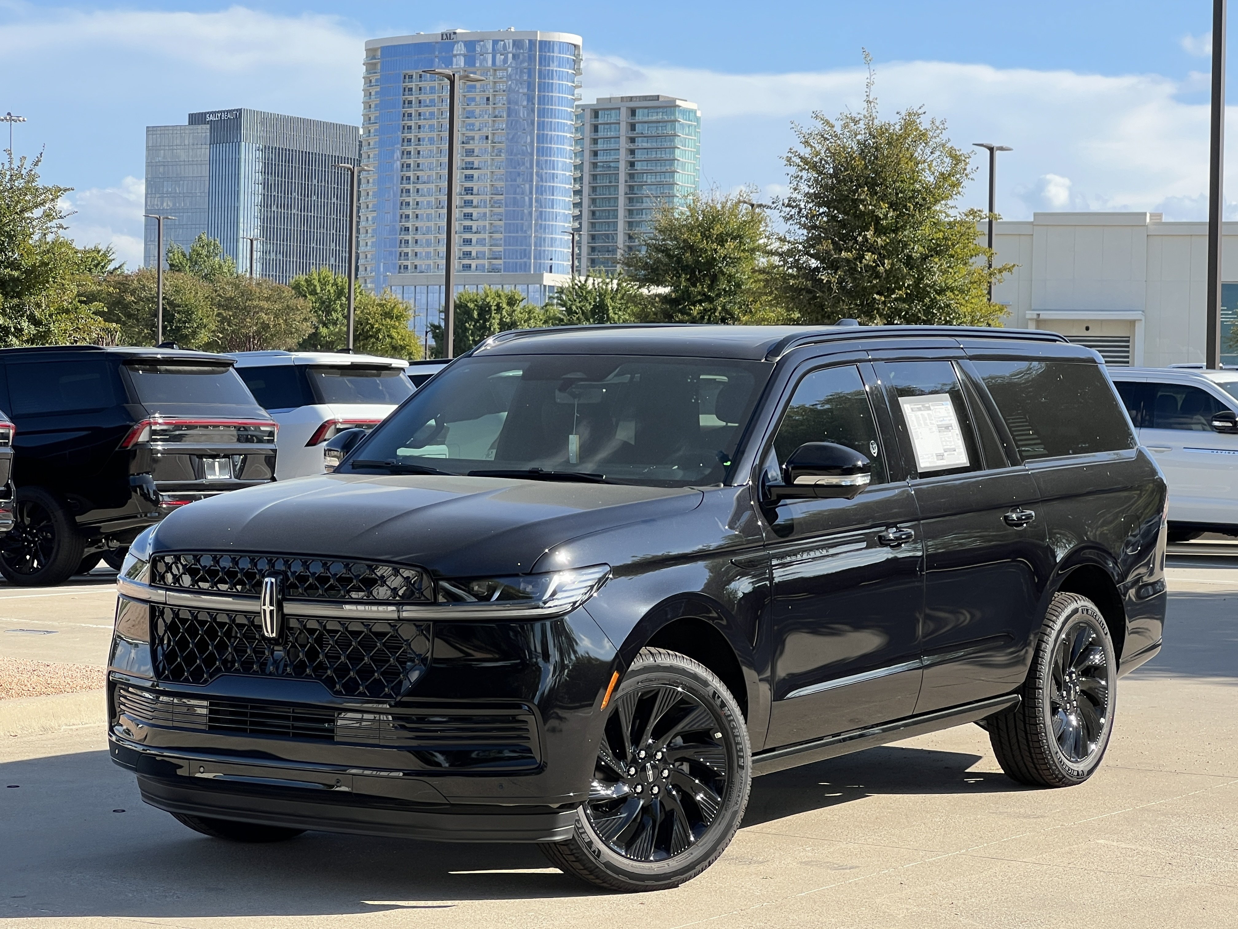 New 2027 Lincoln Navigator L Reserve w/ Jet Appearance Package AWD/4WD image 2