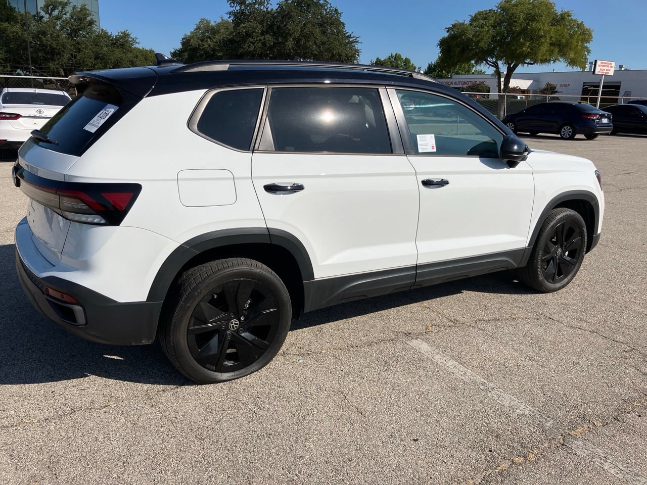 Used 2025 Volkswagen Taos SE FWD image 6