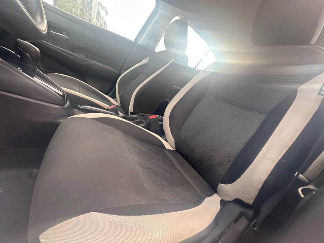 Used 2022 Nissan Versa SV image 11