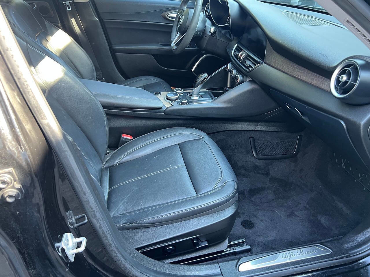 Used 2018 Alfa Romeo Giulia Ti w/ Nero Edizione image 6