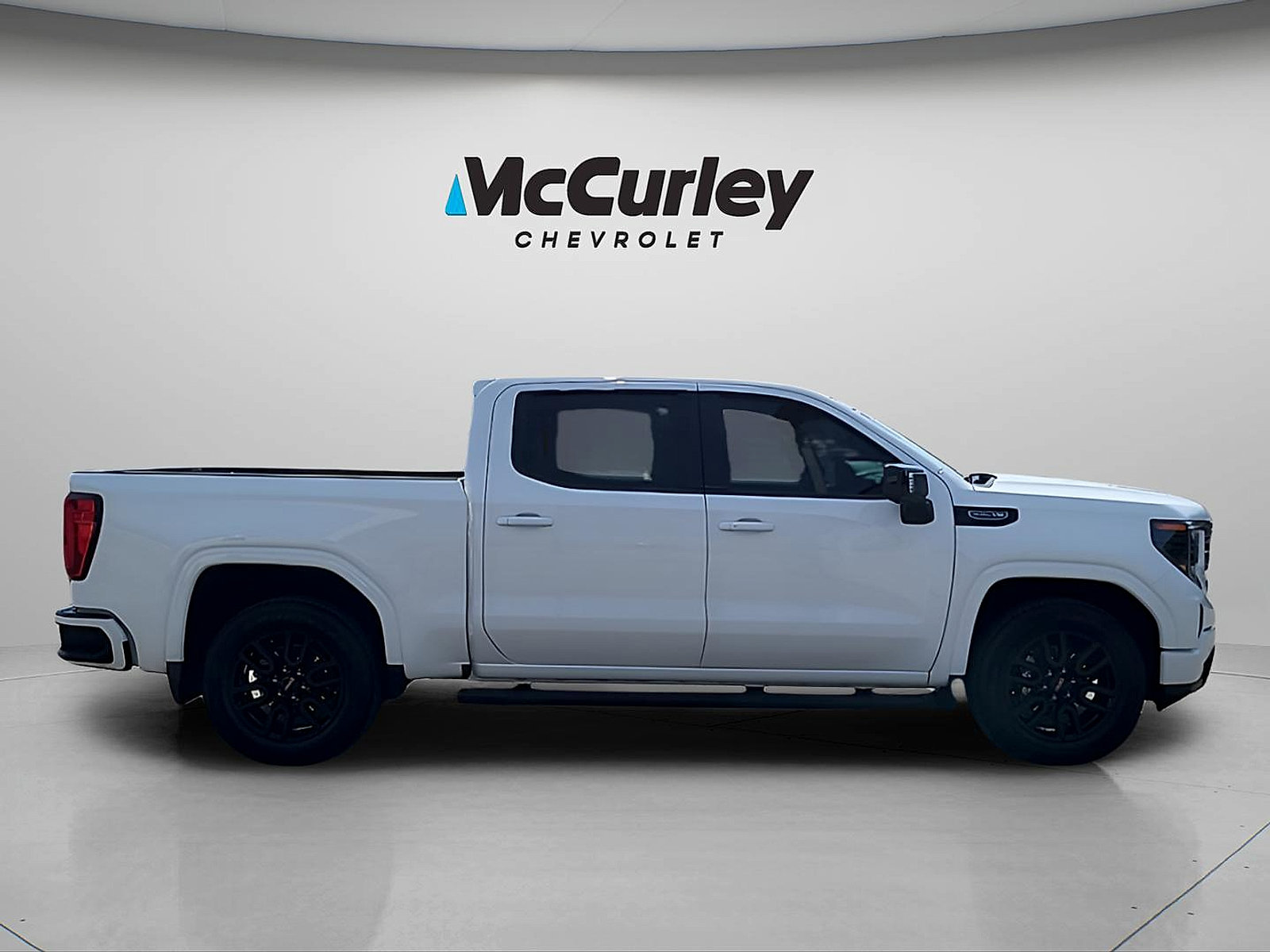 Used 2024 GMC Sierra 1500 Elevation w/ Elevation Premium Package AWD/4WD image 8