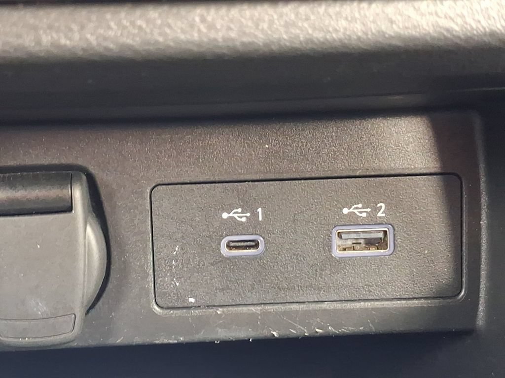 Certified 2025 Nissan Versa SR FWD image 6