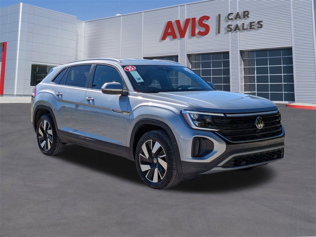 Used 2025 Volkswagen Atlas Cross Sport SE image 3