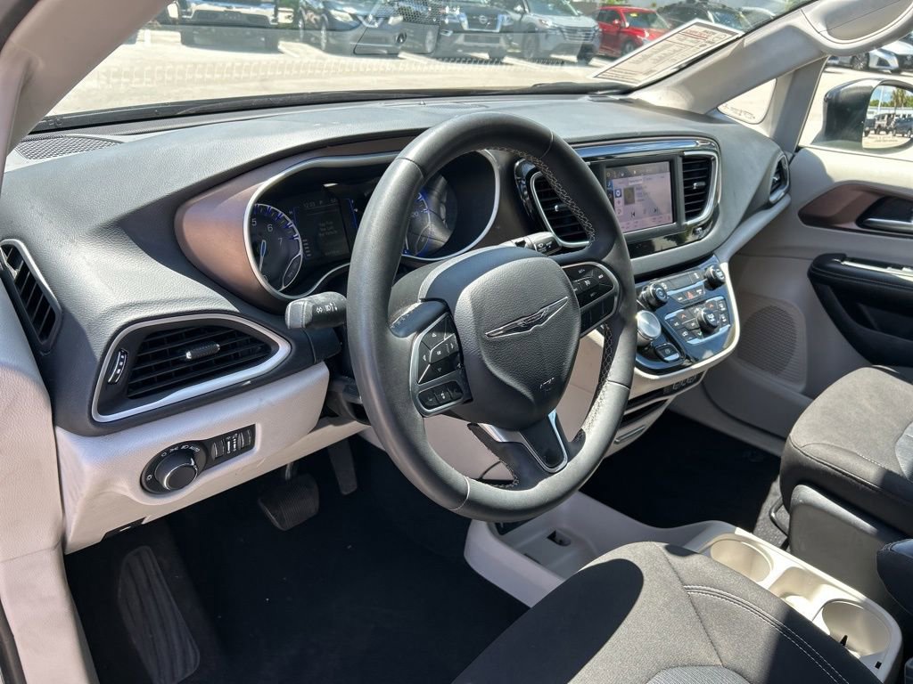 Used 2022 Chrysler Voyager LX FWD image 22