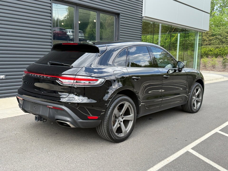 Certified 2024 Porsche Macan image 7