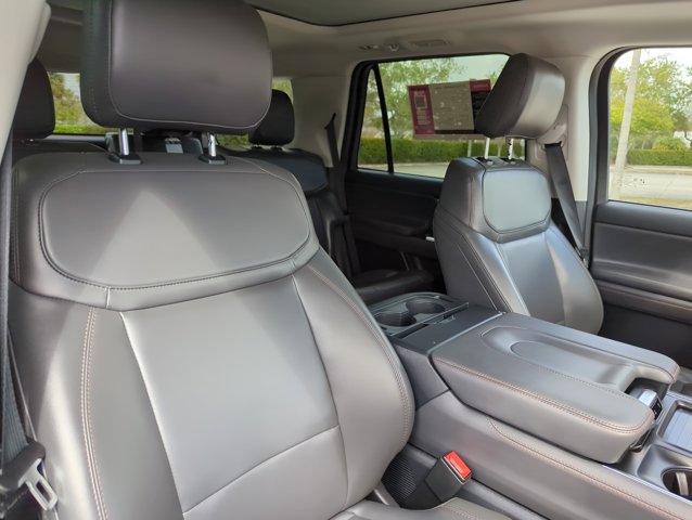 Used 2025 Ford Expedition Active image 24