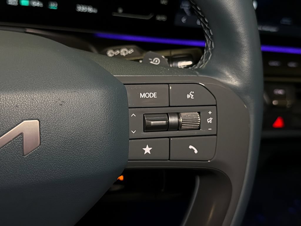 Certified 2024 Kia EV9 GT-Line AWD/4WD image 39