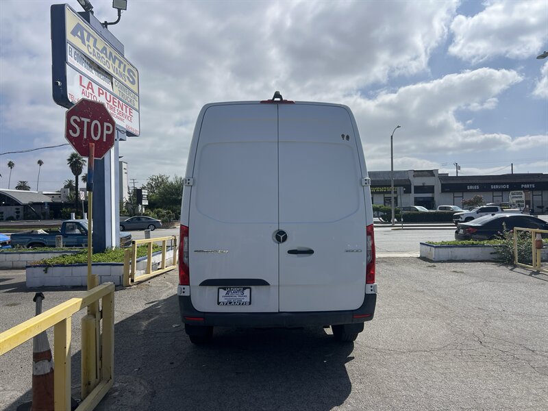 Used 2021 Mercedes-Benz Sprinter 2500 image 3