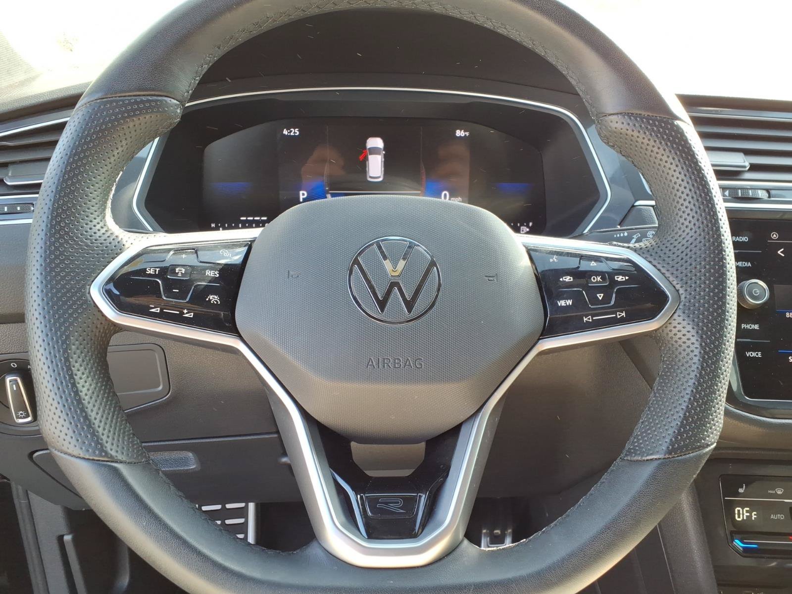 Used 2024 Volkswagen Tiguan SE R-Line FWD image 30