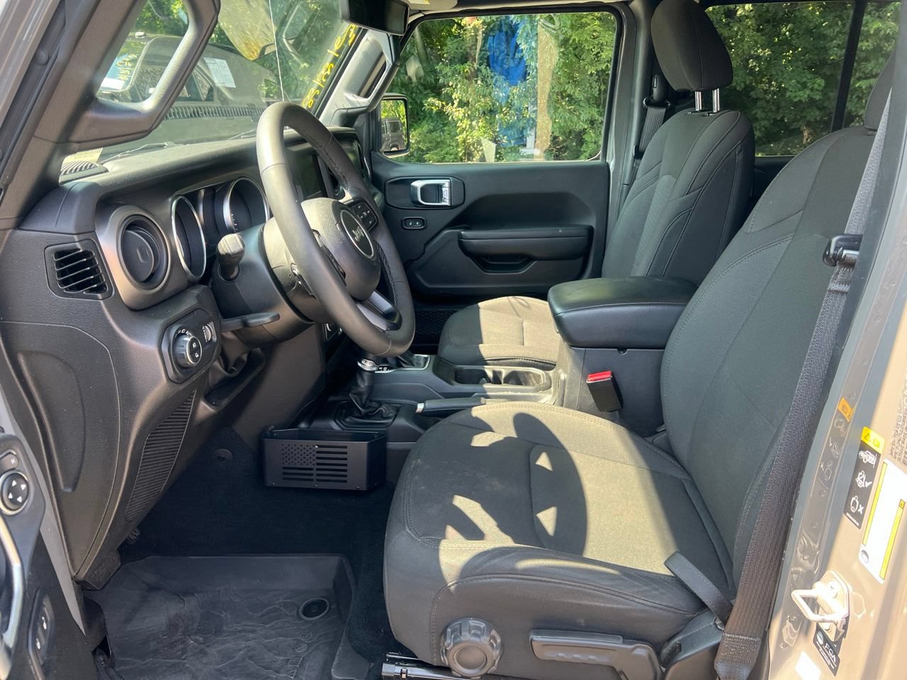 Used 2023 Jeep Gladiator Sport AWD/4WD image 17