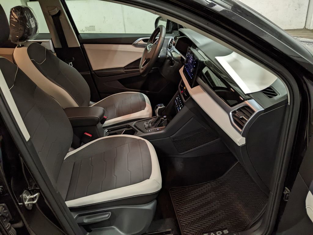 New 2026 Volkswagen Taos SE FWD image 21