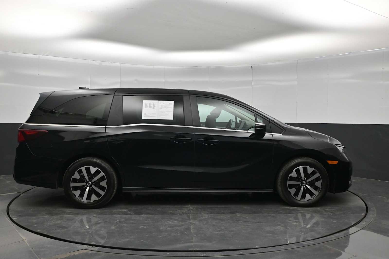 Used 2025 Honda Odyssey EX-L image 9