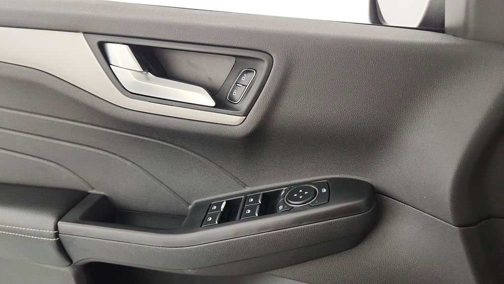 Used 2022 Ford Escape SEL image 16