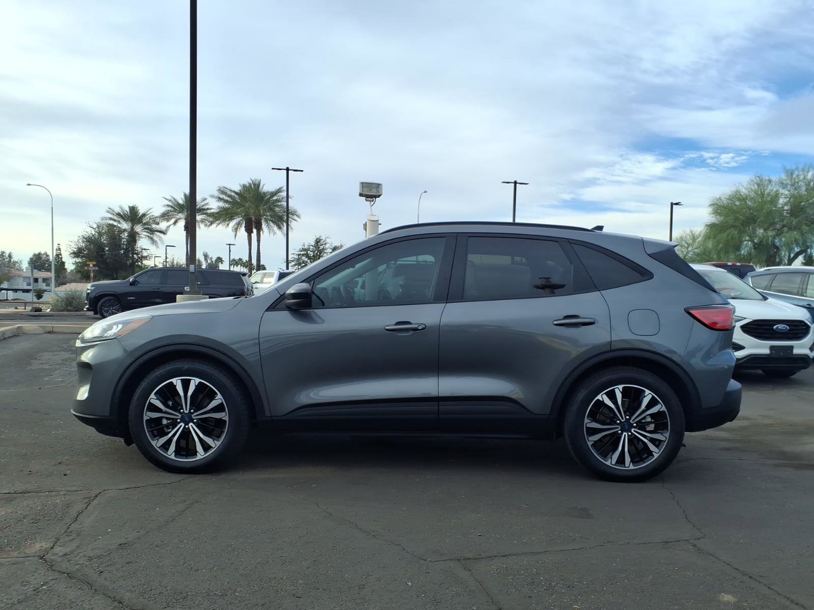 Certified 2022 Ford Escape SE w/ SE Sport Appearance Package image 3