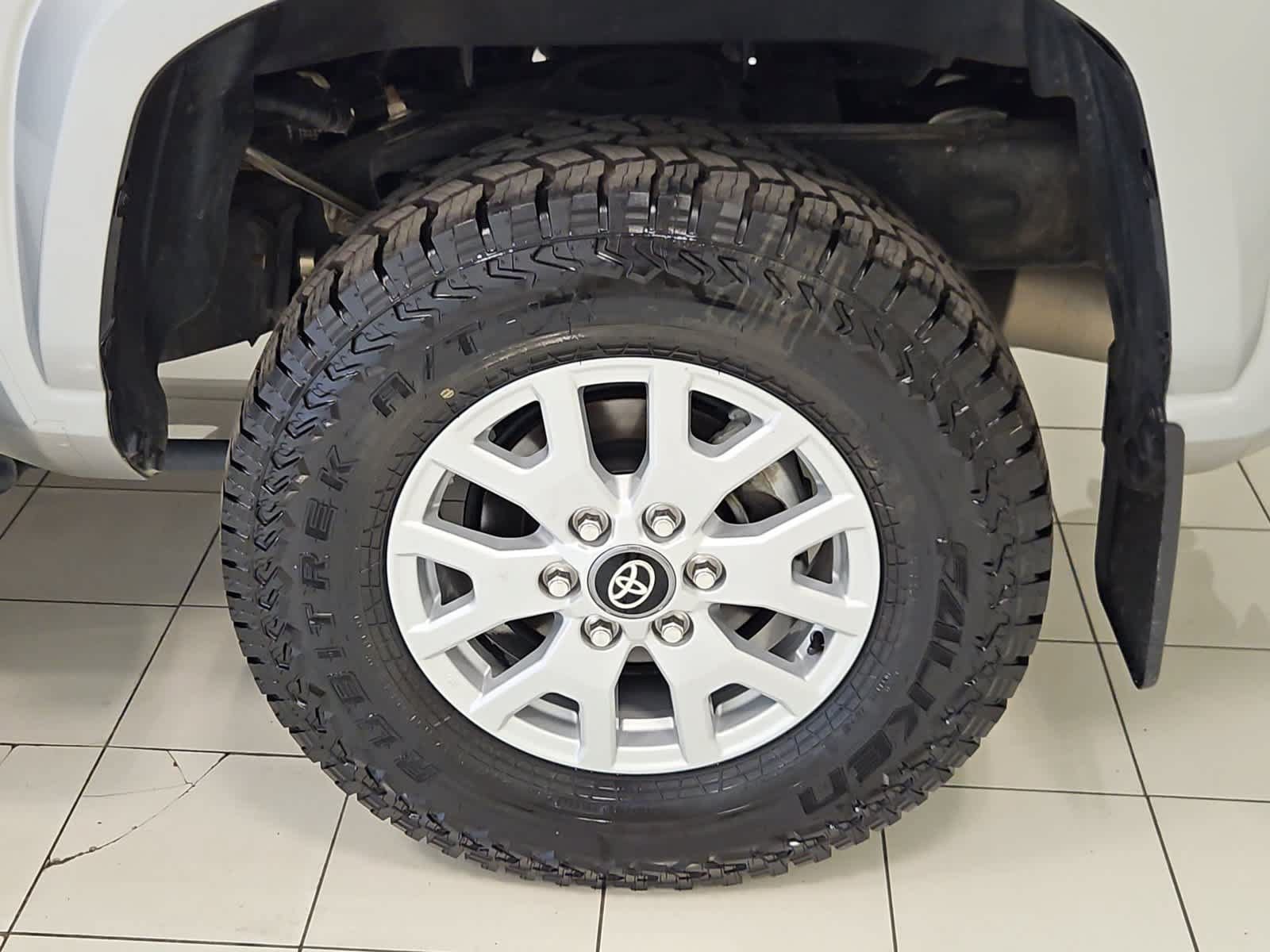 Used 2024 Toyota Tacoma SR5 AWD/4WD image 20