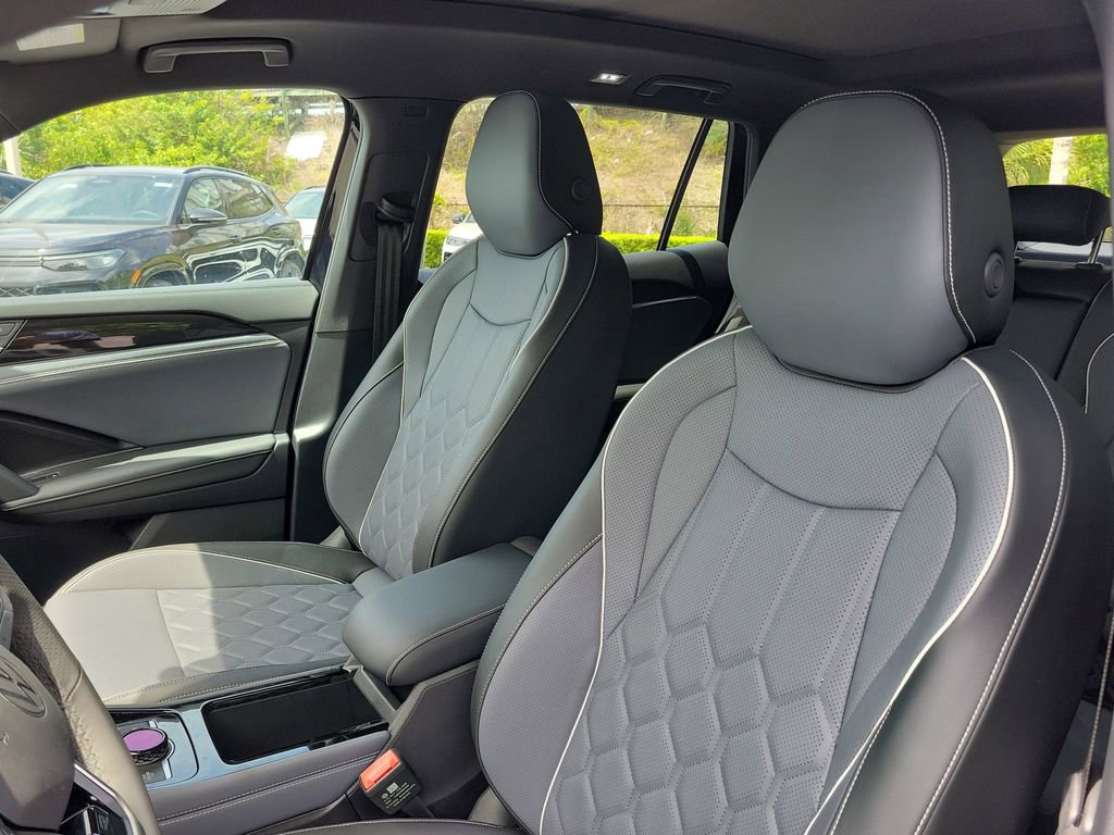 New 2026 Volkswagen Tiguan SEL R-Line AWD/4WD image 16