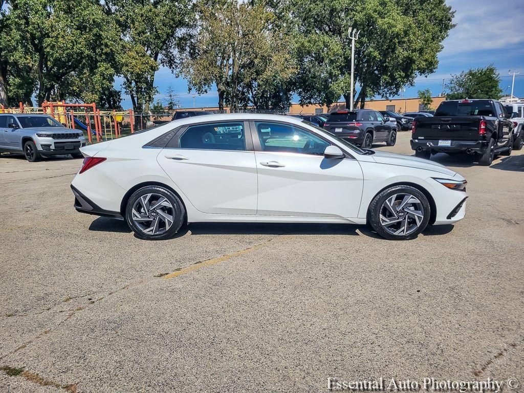 Used 2025 Hyundai Elantra SEL FWD image 15