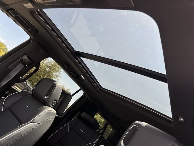 New 2025 Cadillac Escalade ESV Premium Luxury AWD/4WD image 20