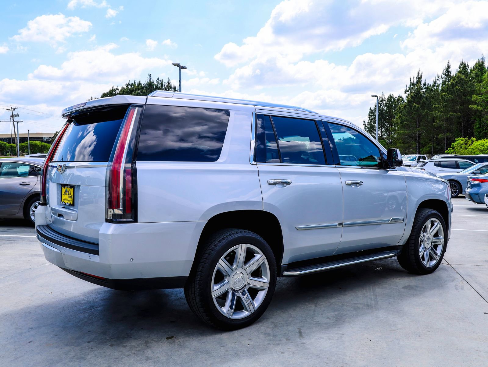 Used 2020 Cadillac Escalade Luxury image 9