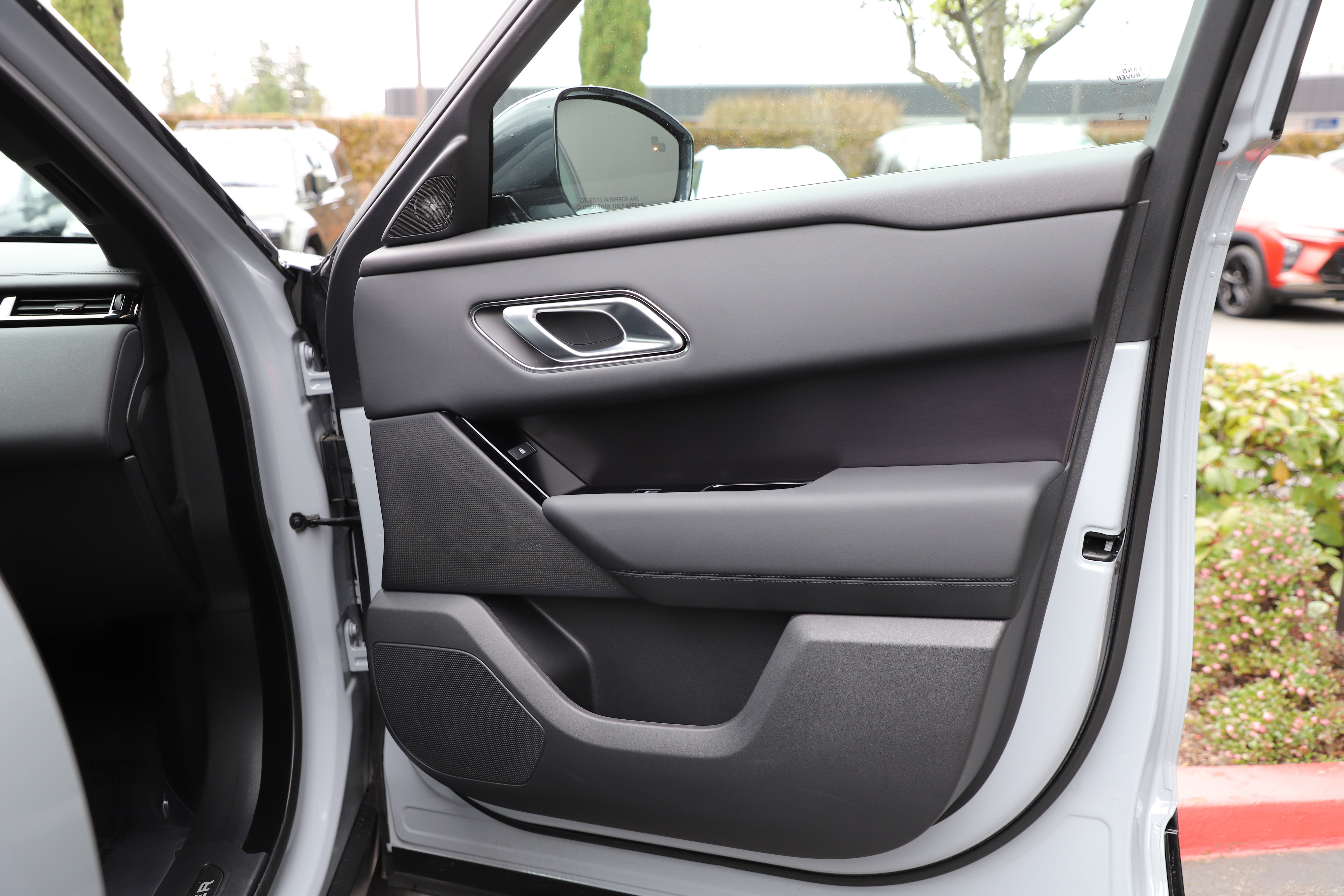 Certified 2026 Land Rover Range Rover Velar Dynamic SE image 9