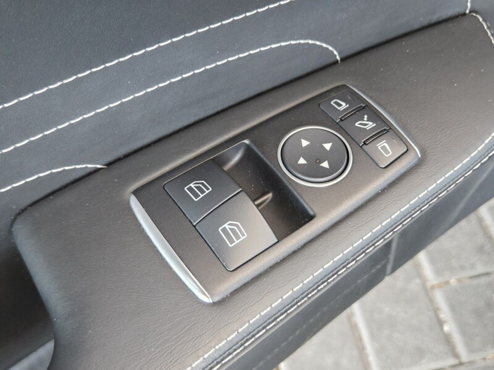 Used 2012 Mercedes-Benz SLS AMG Roadster image 21
