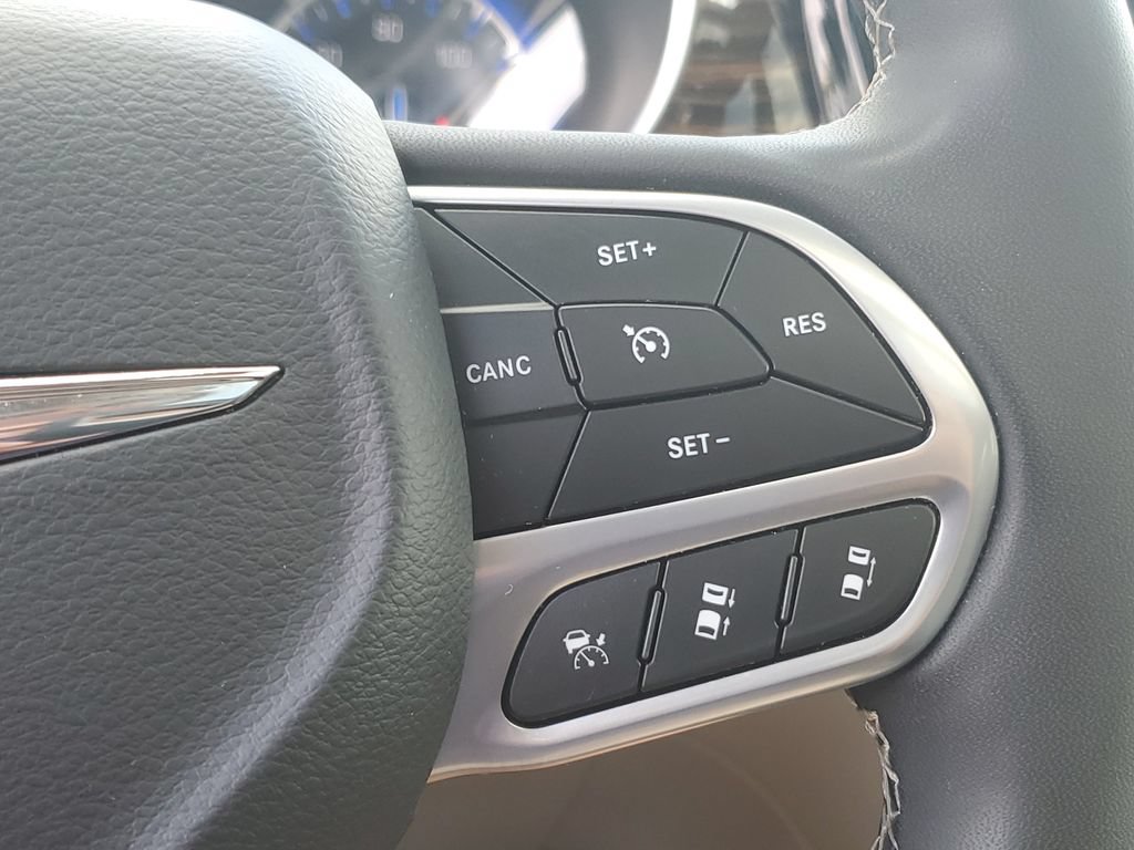 Certified 2023 Chrysler Pacifica Limited FWD image 26