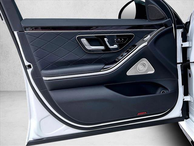 Used 2025 Mercedes-Benz S 580e 4MATIC Sedan image 18