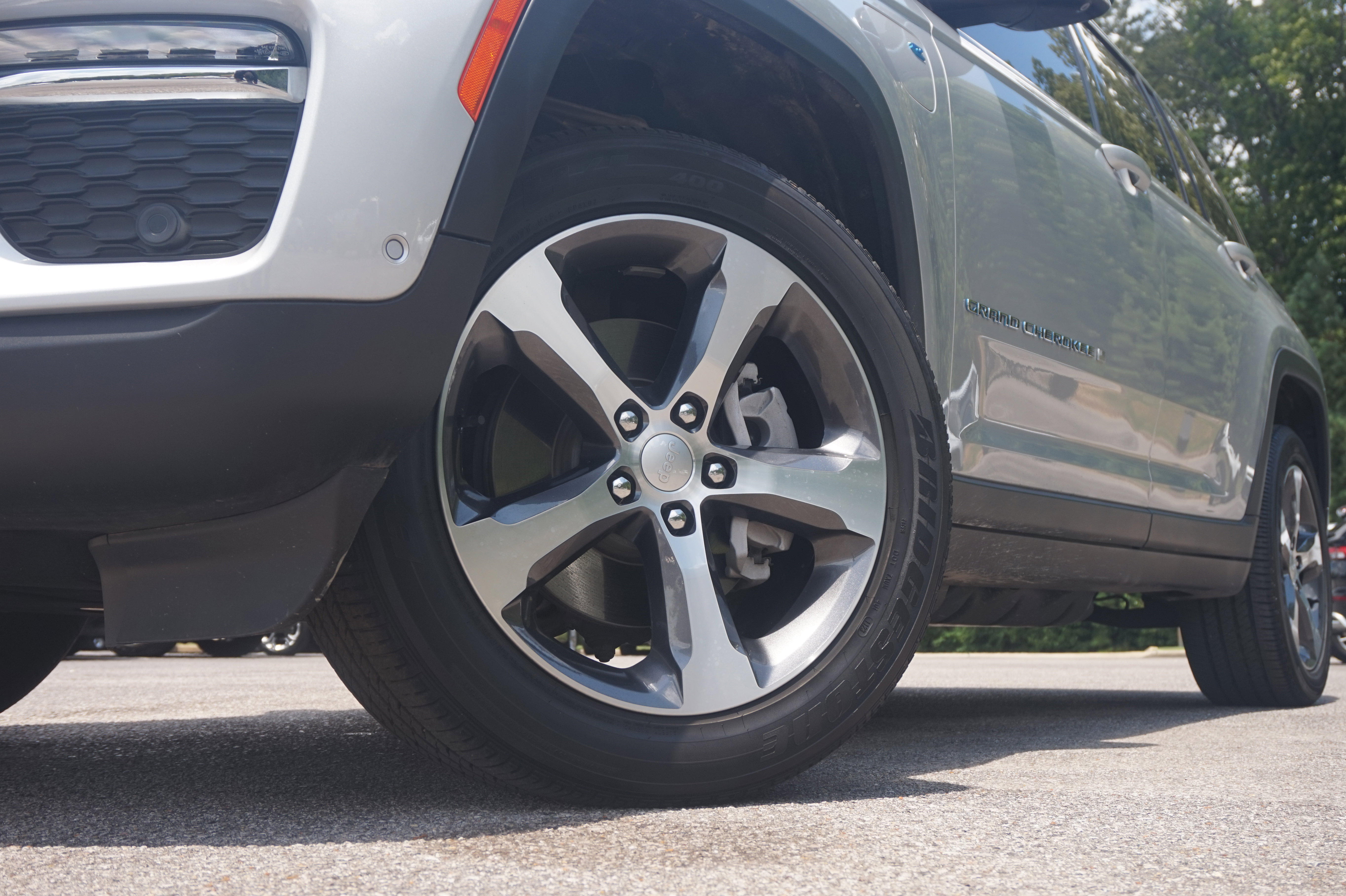 Used 2023 Jeep Grand Cherokee 4WD 4xe w/ Luxury Tech Group II image 40