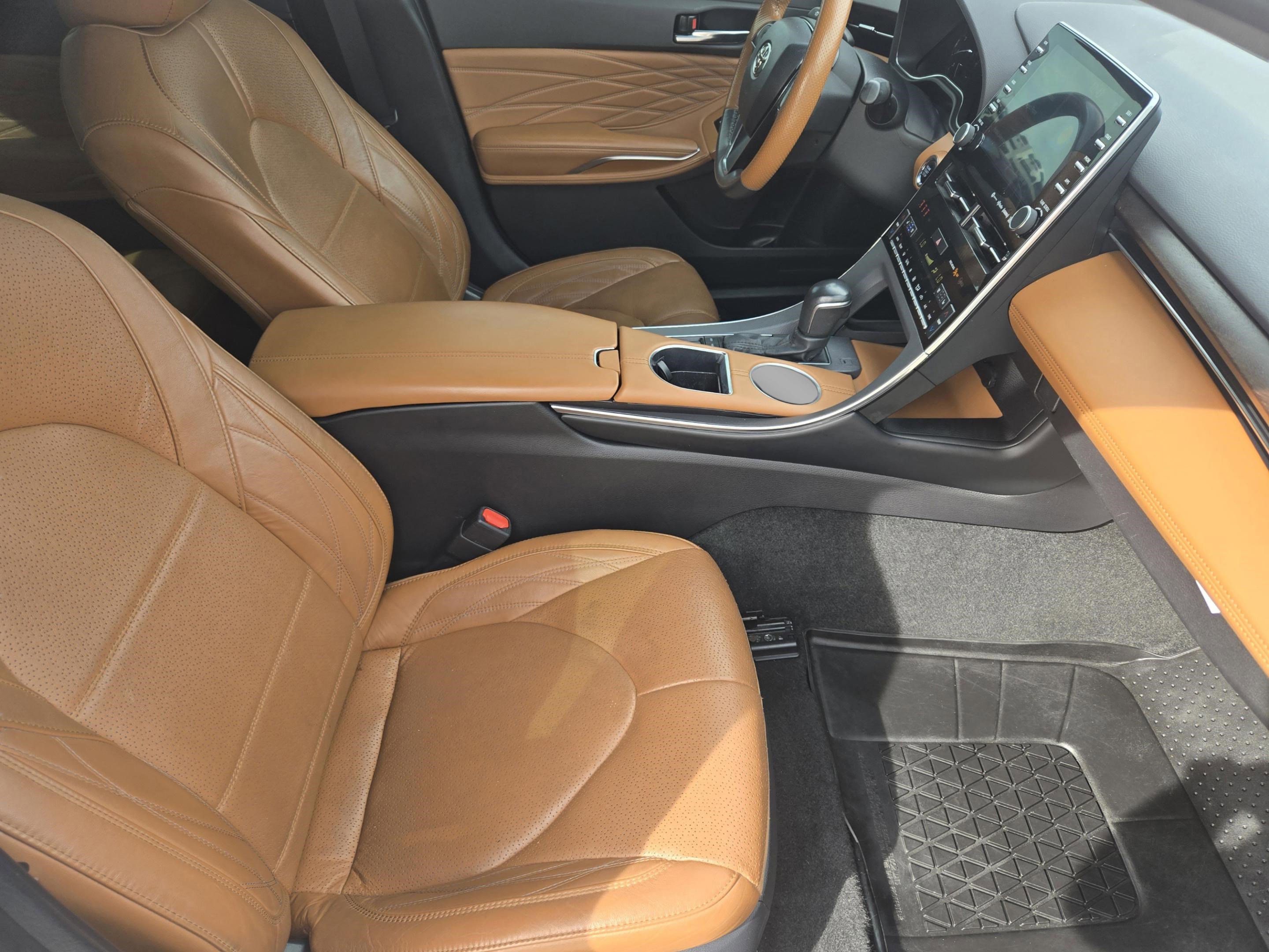 Used 2022 Toyota Avalon Limited image 7