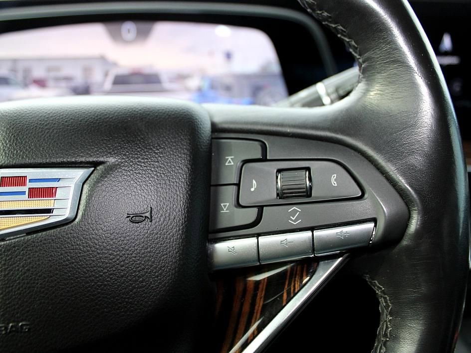 Used 2022 Cadillac Escalade Luxury image 11