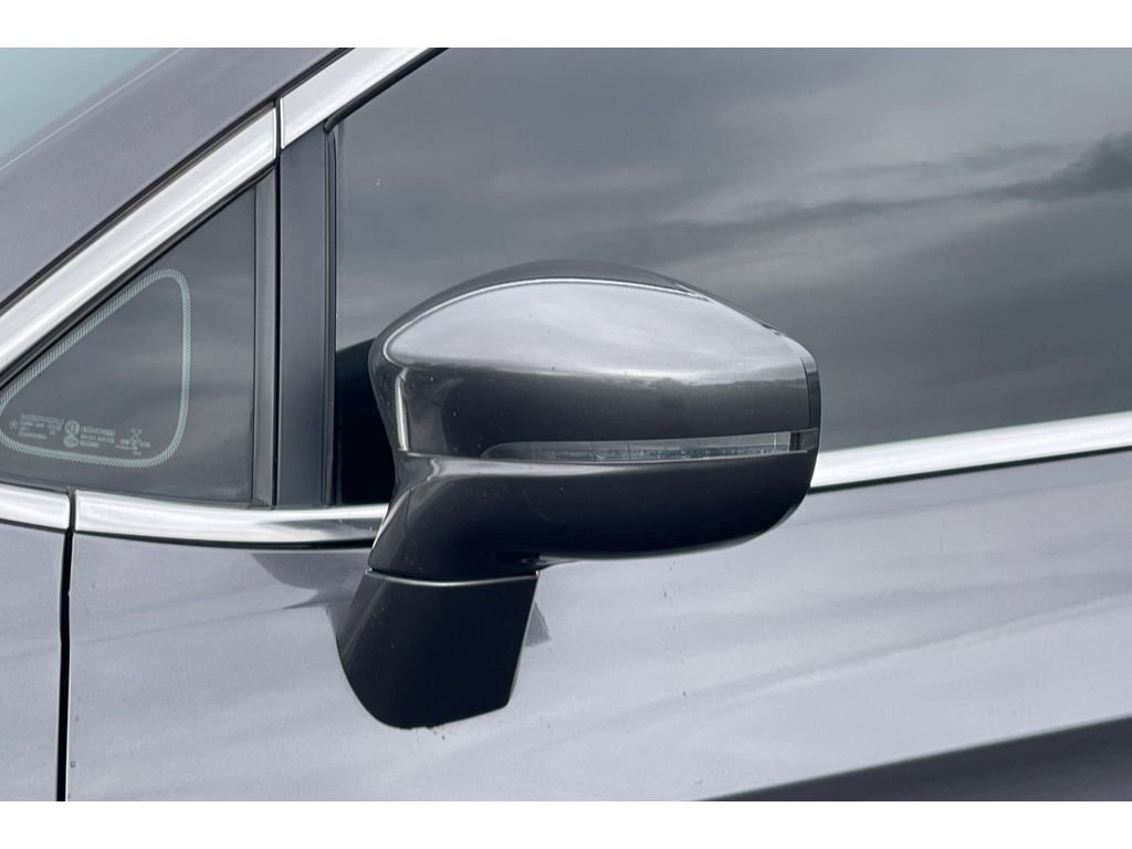 Used 2021 Chrysler Pacifica Touring w/ Uconnect Theater Family Group image 18