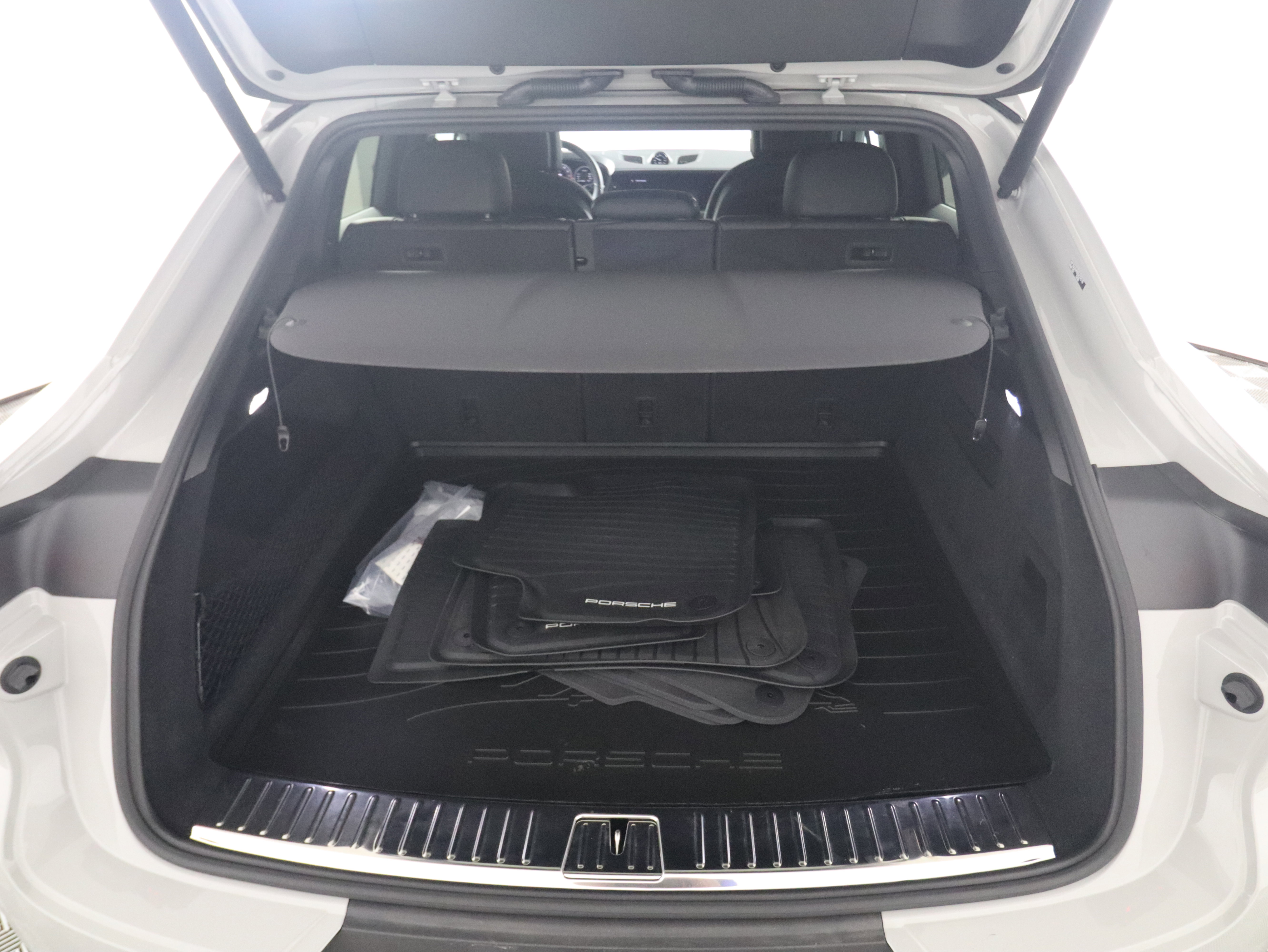 Used 2025 Porsche Cayenne Coupe image 21